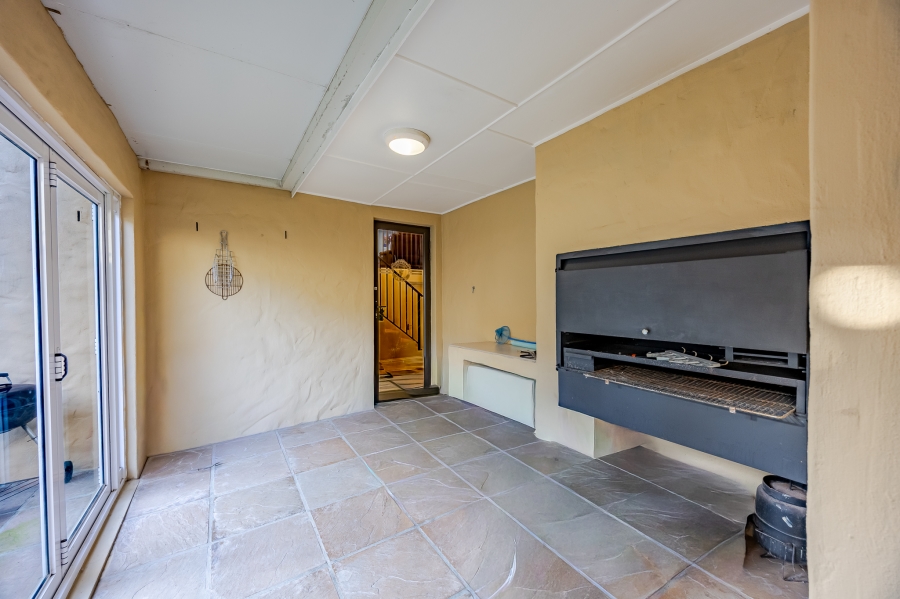 4 Bedroom Property for Sale in Flamingo Vlei Western Cape